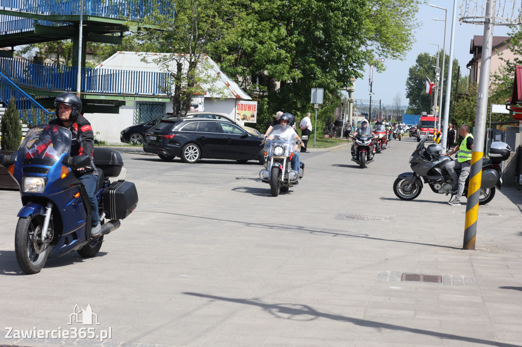 Fotorelacja: Obchody Święta Konstytucji i MOTO piknik w Łazach.