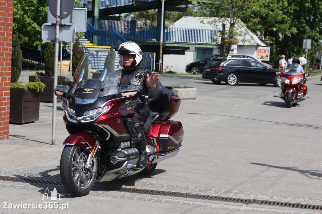 Fotorelacja: Obchody Święta Konstytucji i MOTO piknik w Łazach.