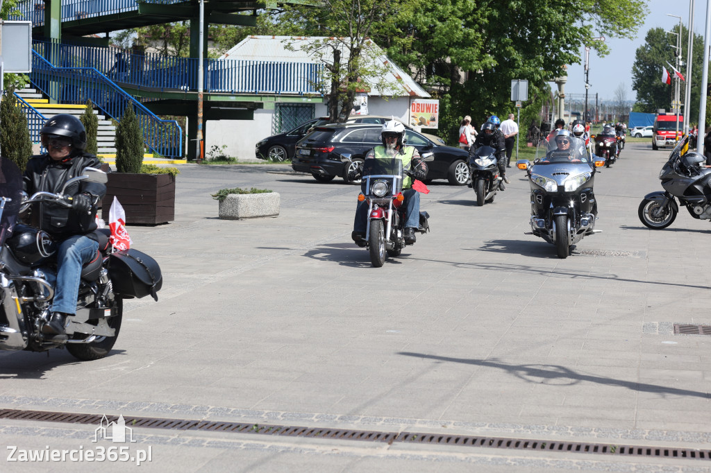 Fotorelacja: Obchody Święta Konstytucji i MOTO piknik w Łazach.
