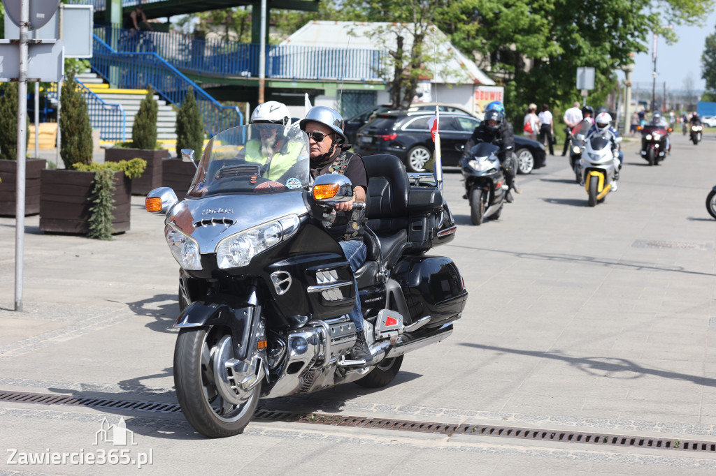 Fotorelacja: Obchody Święta Konstytucji i MOTO piknik w Łazach.