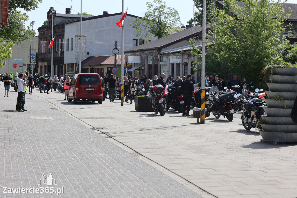 Fotorelacja: Obchody Święta Konstytucji i MOTO piknik w Łazach.