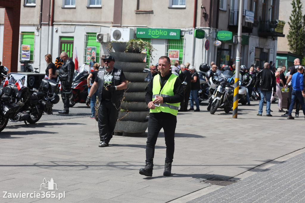 Fotorelacja: Obchody Święta Konstytucji i MOTO piknik w Łazach.