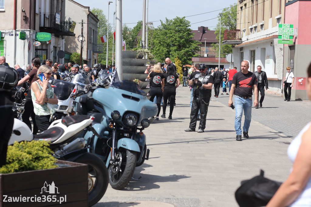 Fotorelacja: Obchody Święta Konstytucji i MOTO piknik w Łazach.
