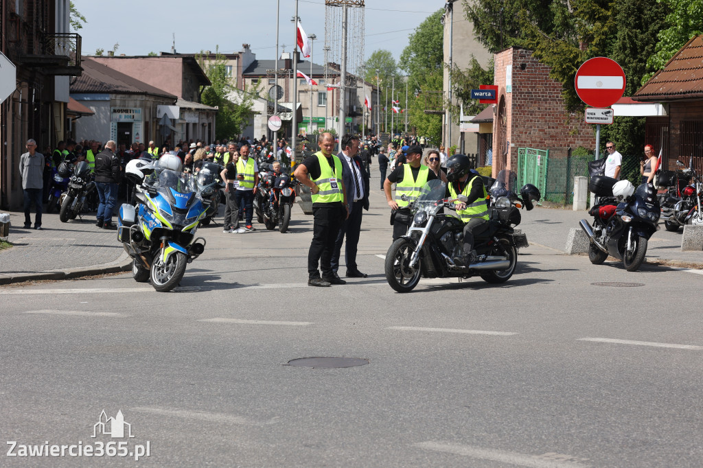 Fotorelacja: Obchody Święta Konstytucji i MOTO piknik w Łazach.