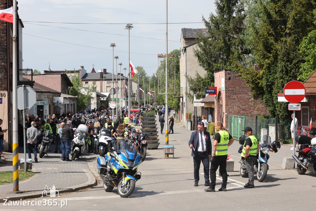 Fotorelacja: Obchody Święta Konstytucji i MOTO piknik w Łazach.