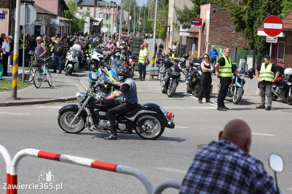 Fotorelacja: Obchody Święta Konstytucji i MOTO piknik w Łazach.