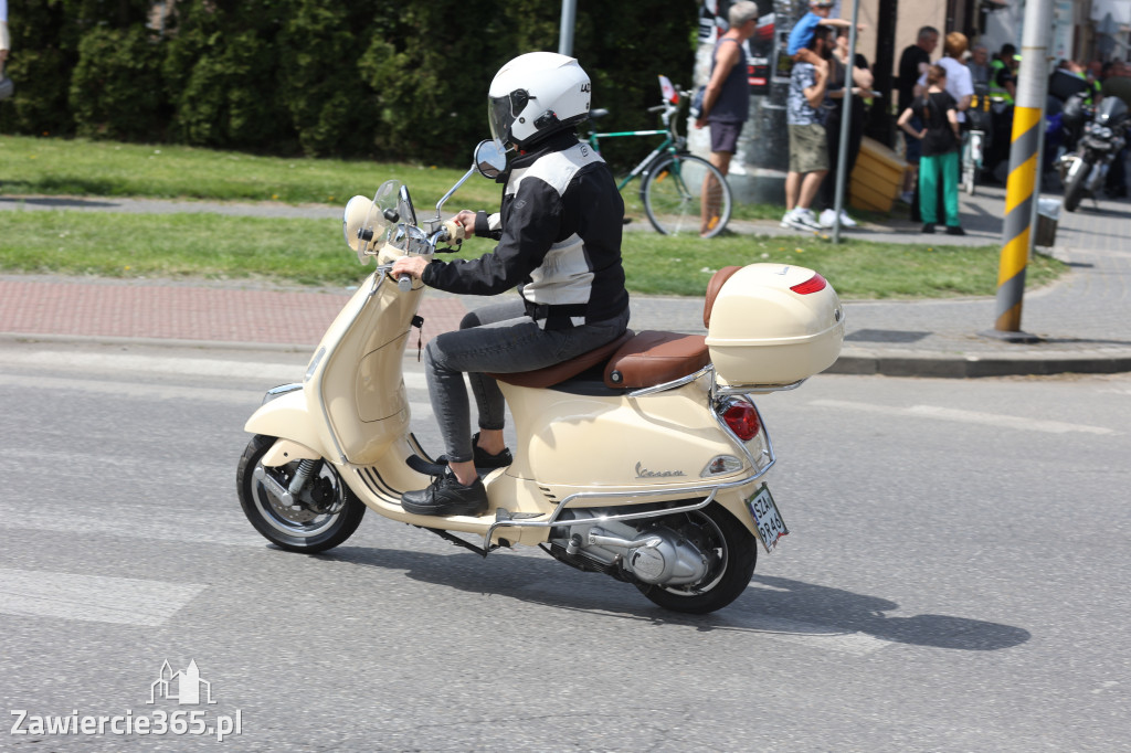 Fotorelacja: Obchody Święta Konstytucji i MOTO piknik w Łazach.