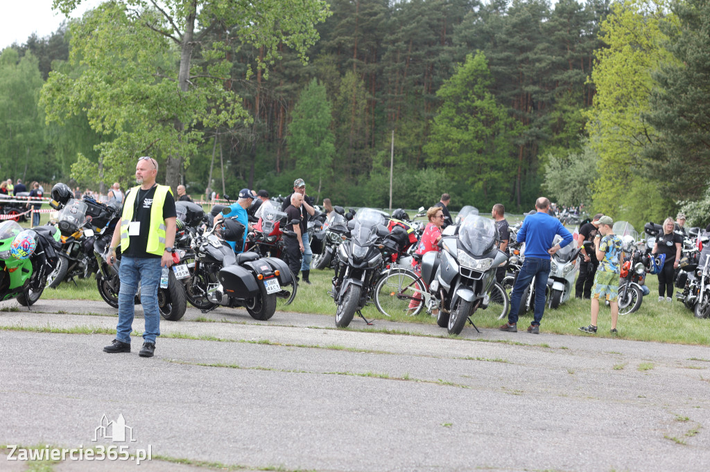 Fotorelacja: Obchody Święta Konstytucji i MOTO piknik w Łazach.