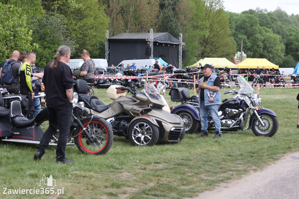 Fotorelacja: Obchody Święta Konstytucji i MOTO piknik w Łazach.