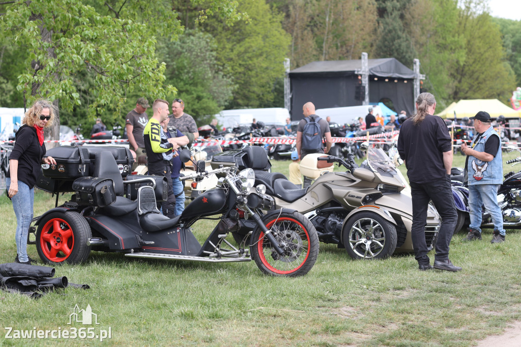 Fotorelacja: Obchody Święta Konstytucji i MOTO piknik w Łazach.