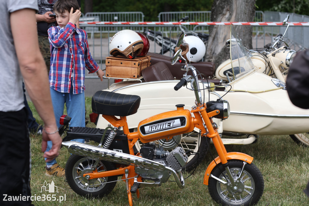 Fotorelacja: Obchody Święta Konstytucji i MOTO piknik w Łazach.