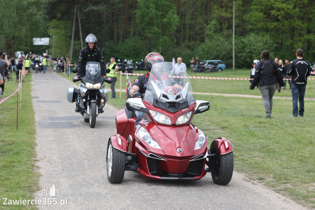 Fotorelacja: Obchody Święta Konstytucji i MOTO piknik w Łazach.