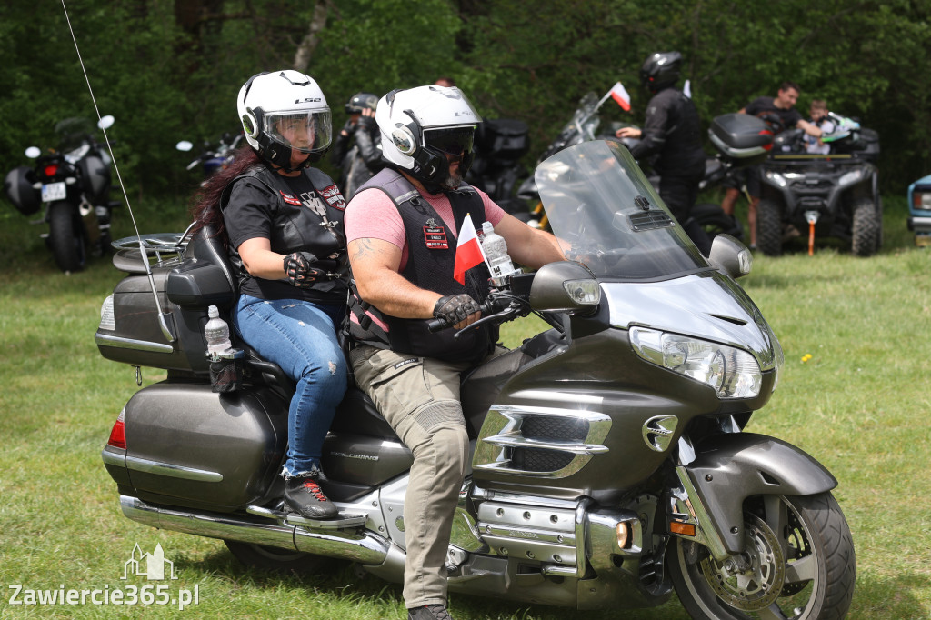 Fotorelacja: Obchody Święta Konstytucji i MOTO piknik w Łazach.