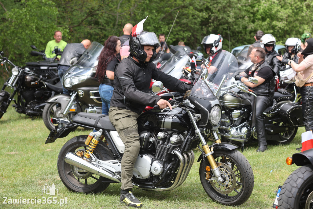 Fotorelacja: Obchody Święta Konstytucji i MOTO piknik w Łazach.