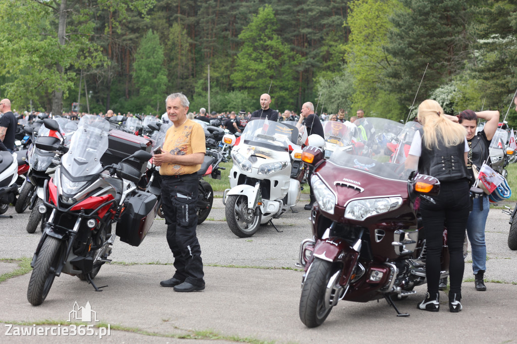 Fotorelacja: Obchody Święta Konstytucji i MOTO piknik w Łazach.
