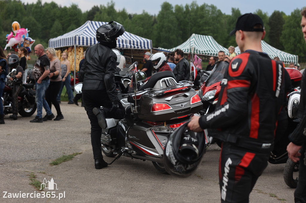 Fotorelacja: Obchody Święta Konstytucji i MOTO piknik w Łazach.