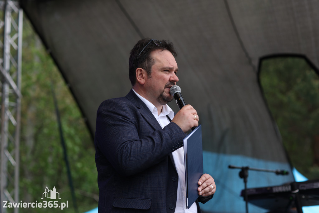 Fotorelacja: Obchody Święta Konstytucji i MOTO piknik w Łazach.