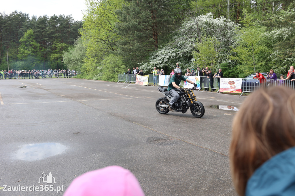 Fotorelacja: Obchody Święta Konstytucji i MOTO piknik w Łazach.
