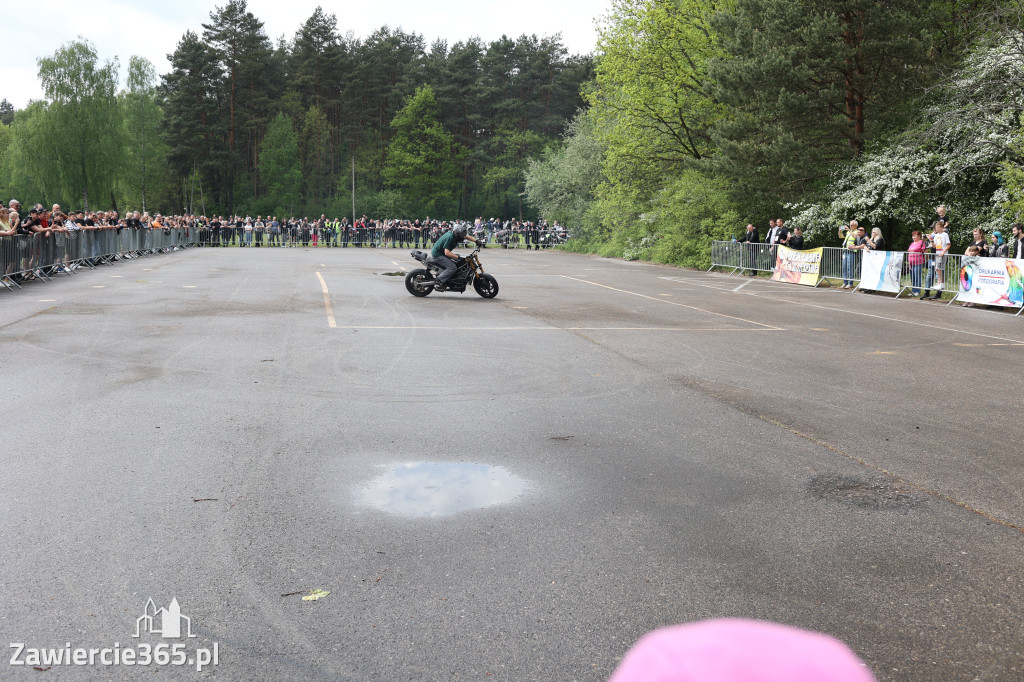 Fotorelacja: Obchody Święta Konstytucji i MOTO piknik w Łazach.