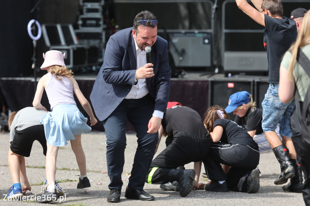 Fotorelacja: Obchody Święta Konstytucji i MOTO piknik w Łazach.