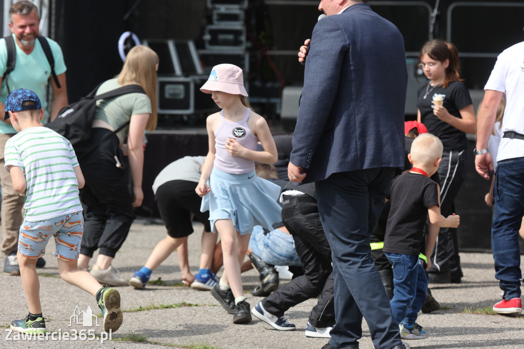 Fotorelacja: Obchody Święta Konstytucji i MOTO piknik w Łazach.