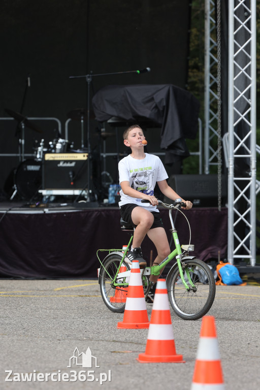 Fotorelacja: Obchody Święta Konstytucji i MOTO piknik w Łazach.