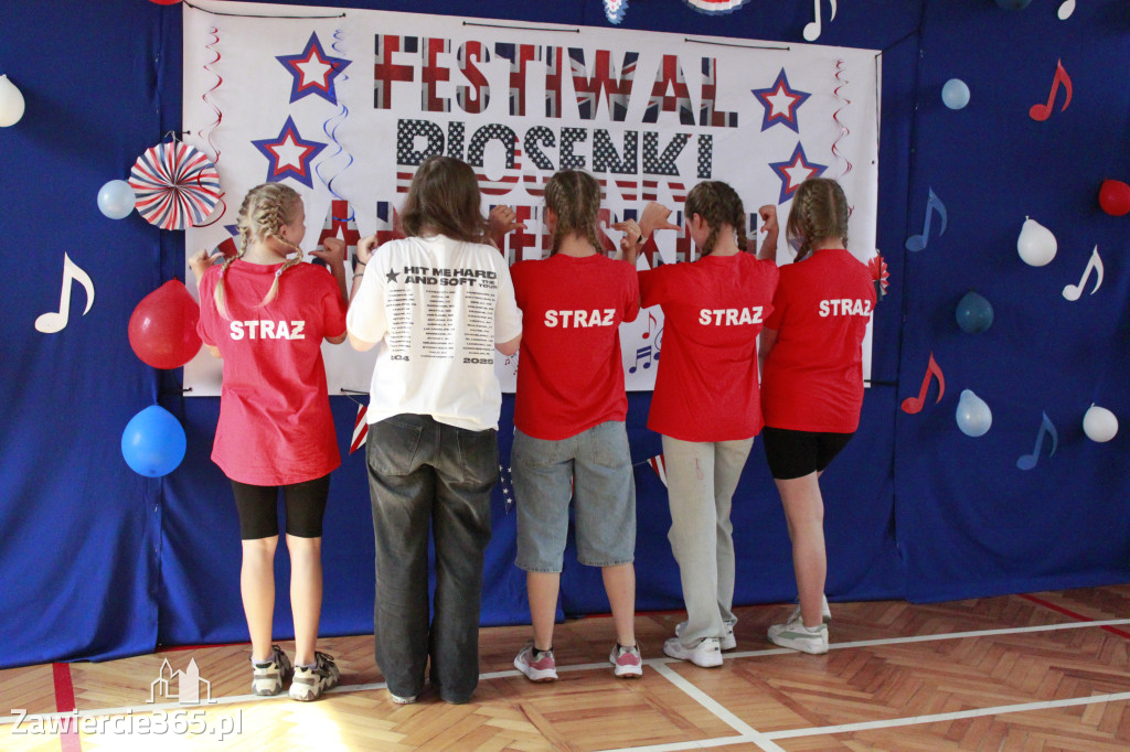 Fotorelacja: Festiwal Piosenki Angielskiej w Szkole Podstawowej nr 4 w Zawierciu