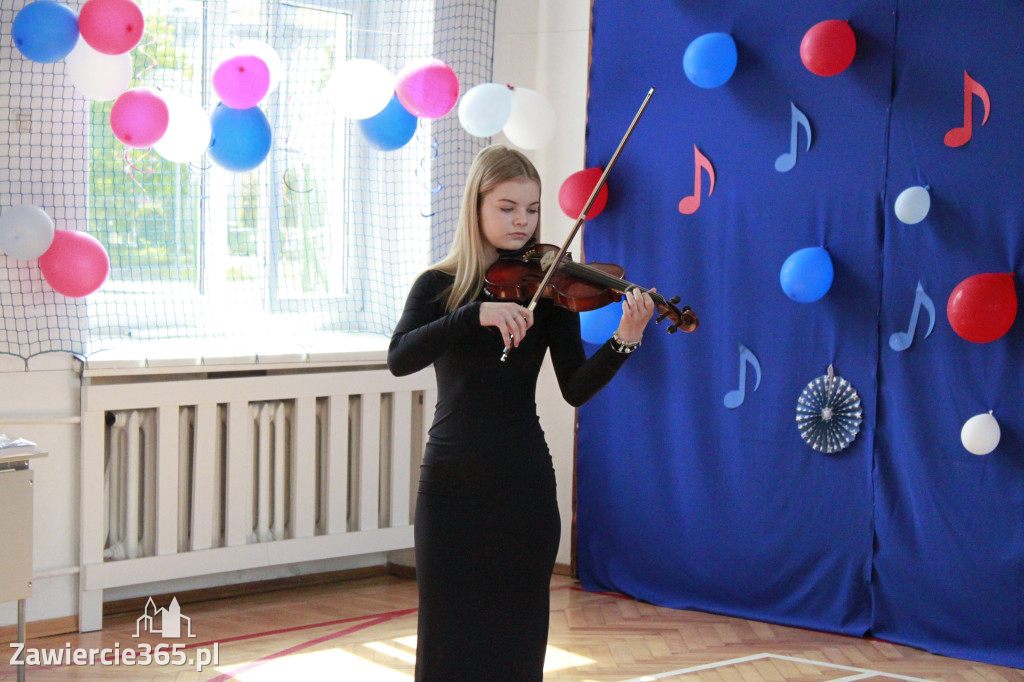 Fotorelacja: Festiwal Piosenki Angielskiej w Szkole Podstawowej nr 4 w Zawierciu