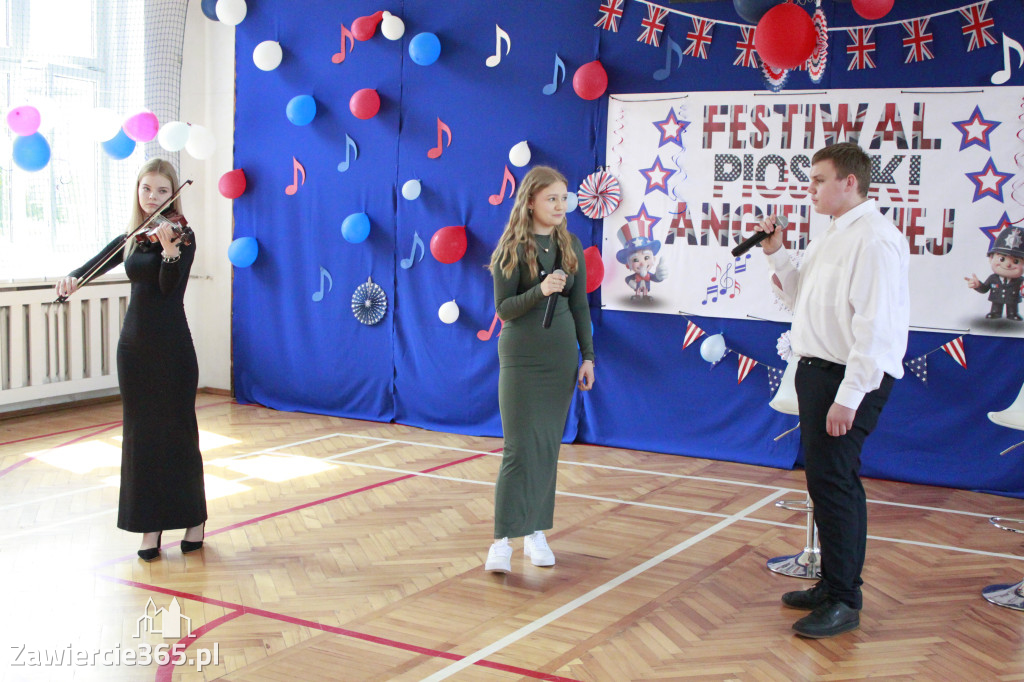 Fotorelacja: Festiwal Piosenki Angielskiej w Szkole Podstawowej nr 4 w Zawierciu