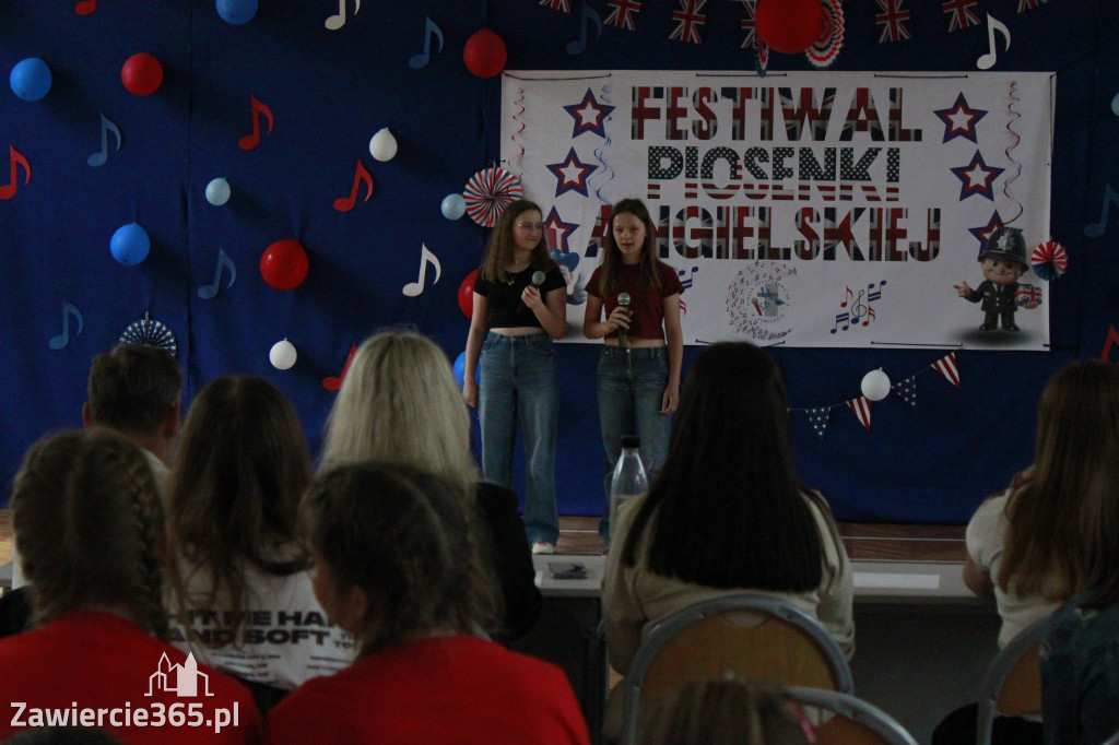 Fotorelacja: Festiwal Piosenki Angielskiej w Szkole Podstawowej nr 4 w Zawierciu
