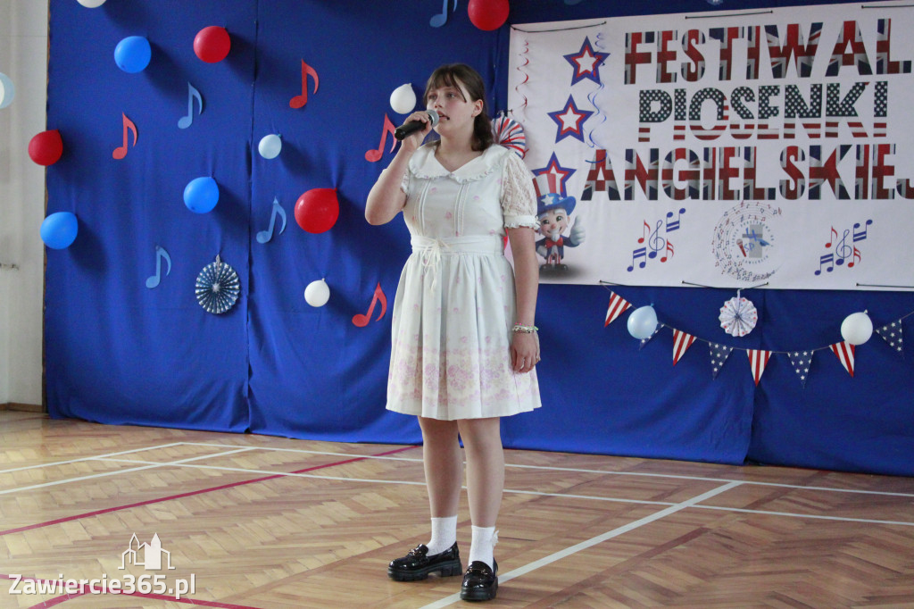 Fotorelacja: Festiwal Piosenki Angielskiej w Szkole Podstawowej nr 4 w Zawierciu