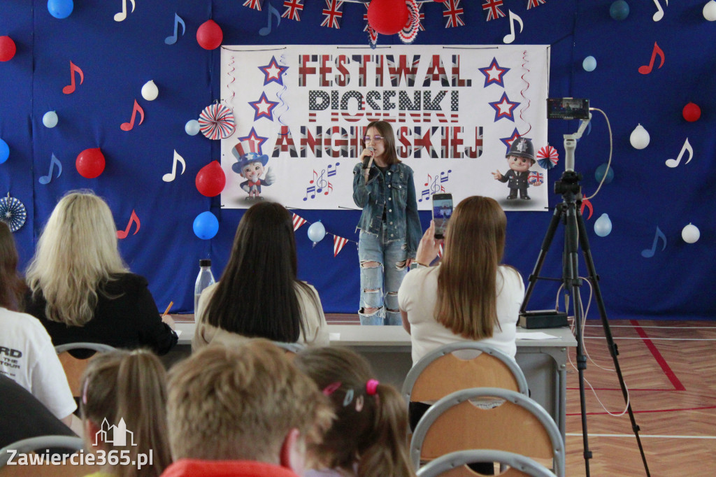 Fotorelacja: Festiwal Piosenki Angielskiej w Szkole Podstawowej nr 4 w Zawierciu