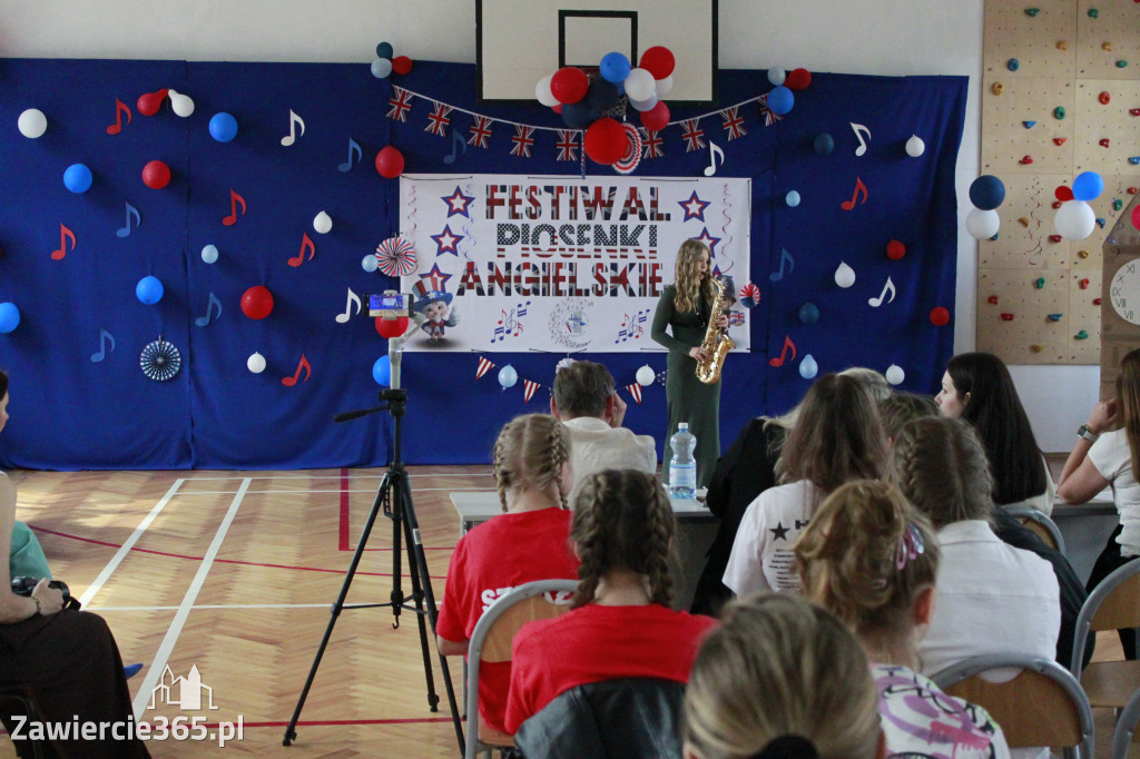 Fotorelacja: Festiwal Piosenki Angielskiej w Szkole Podstawowej nr 4 w Zawierciu