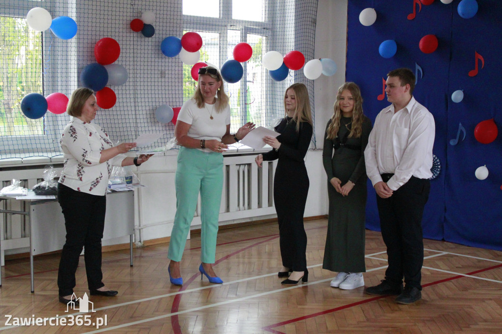 Fotorelacja: Festiwal Piosenki Angielskiej w Szkole Podstawowej nr 4 w Zawierciu