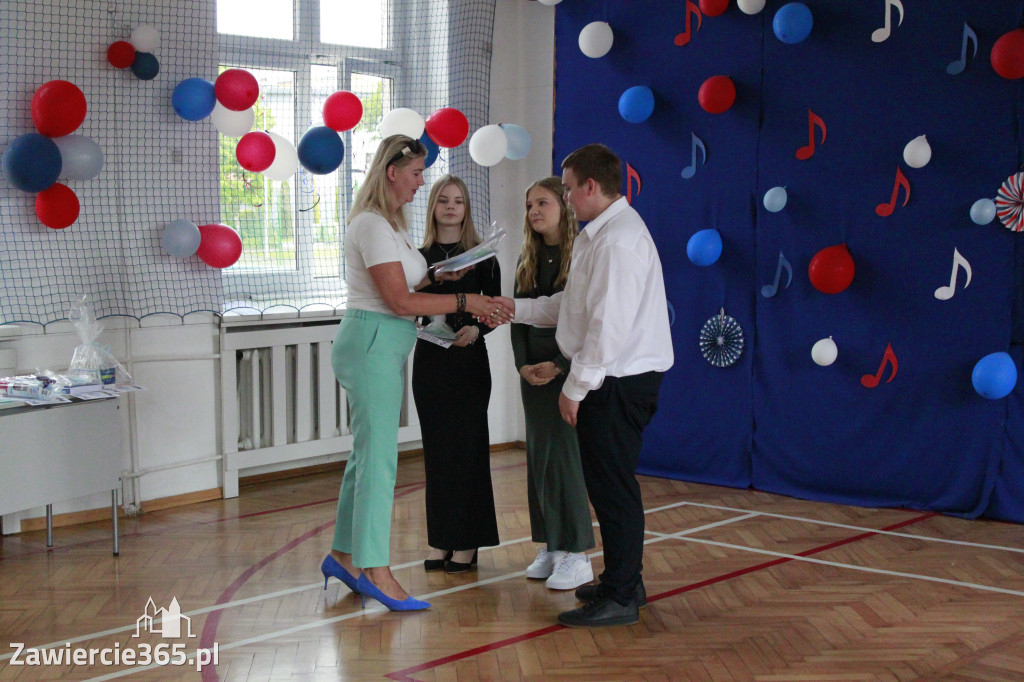 Fotorelacja: Festiwal Piosenki Angielskiej w Szkole Podstawowej nr 4 w Zawierciu
