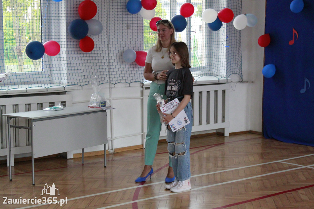 Fotorelacja: Festiwal Piosenki Angielskiej w Szkole Podstawowej nr 4 w Zawierciu