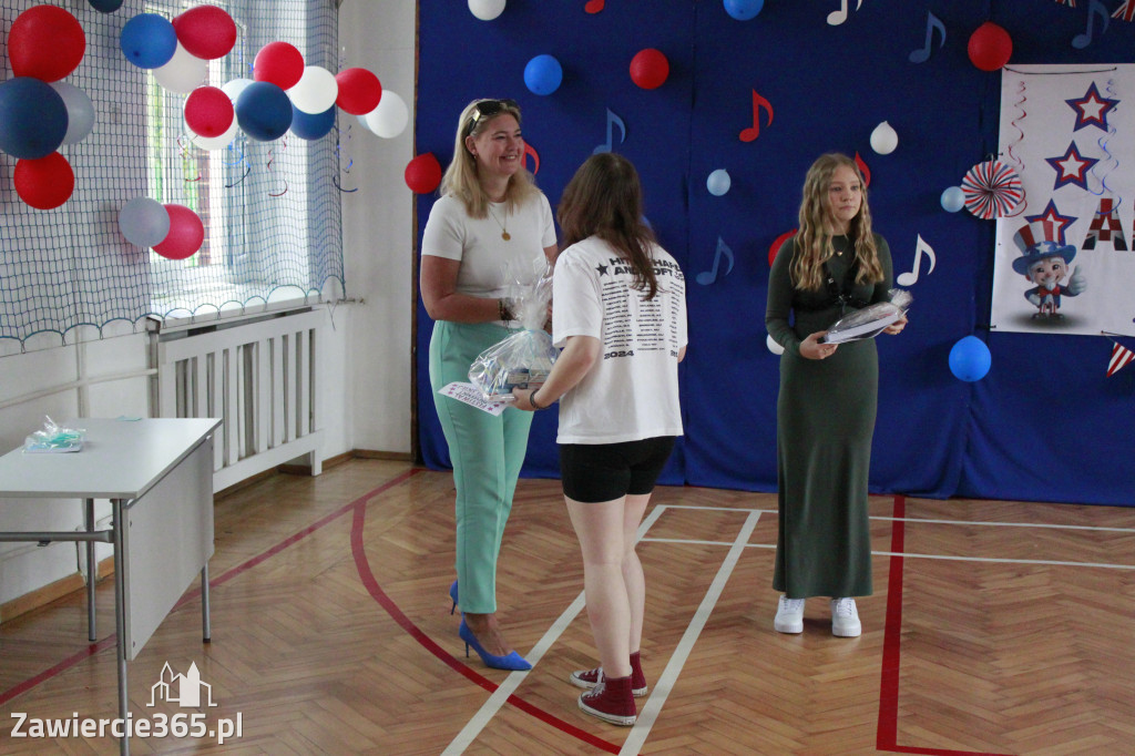 Fotorelacja: Festiwal Piosenki Angielskiej w Szkole Podstawowej nr 4 w Zawierciu