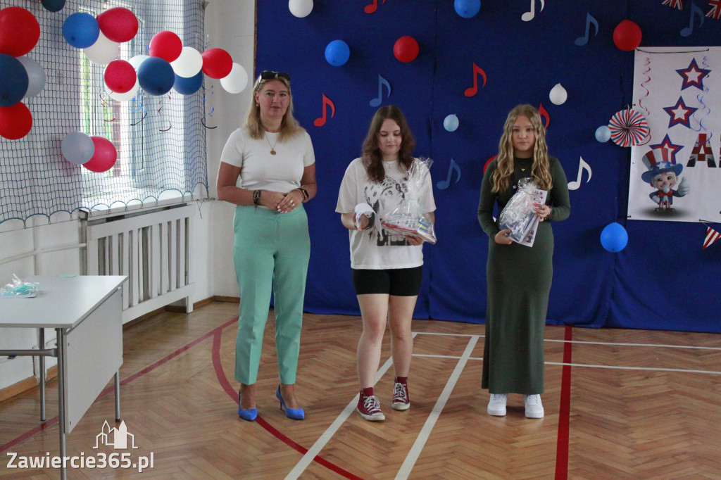 Fotorelacja: Festiwal Piosenki Angielskiej w Szkole Podstawowej nr 4 w Zawierciu