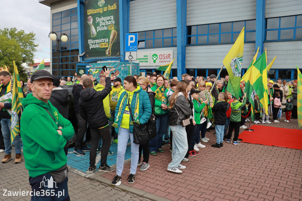 Fotorelacja: Piękne powitanie  Aluron CMC Warta Zawiercie