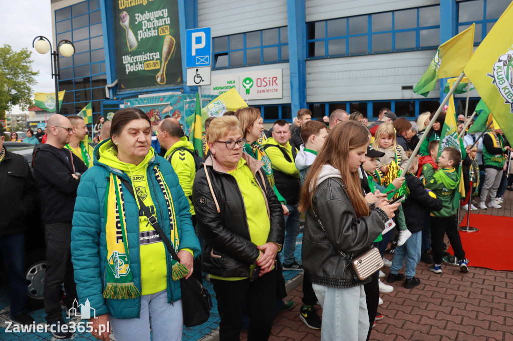 Fotorelacja: Piękne powitanie  Aluron CMC Warta Zawiercie