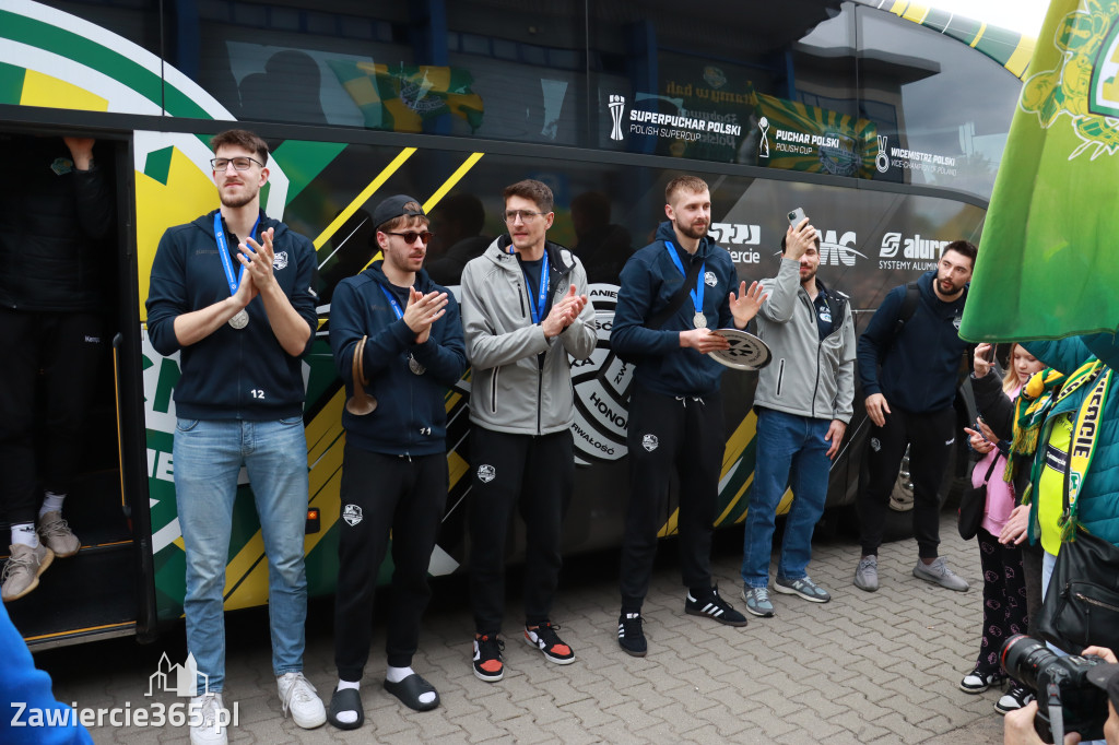 Fotorelacja: Piękne powitanie  Aluron CMC Warta Zawiercie