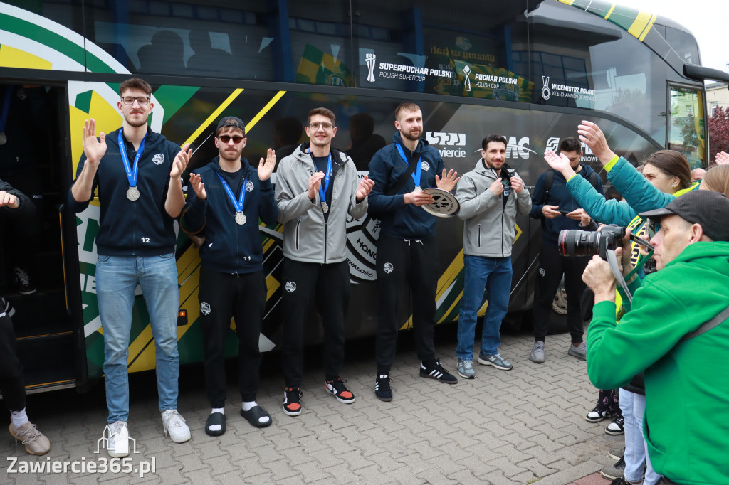 Fotorelacja: Piękne powitanie  Aluron CMC Warta Zawiercie