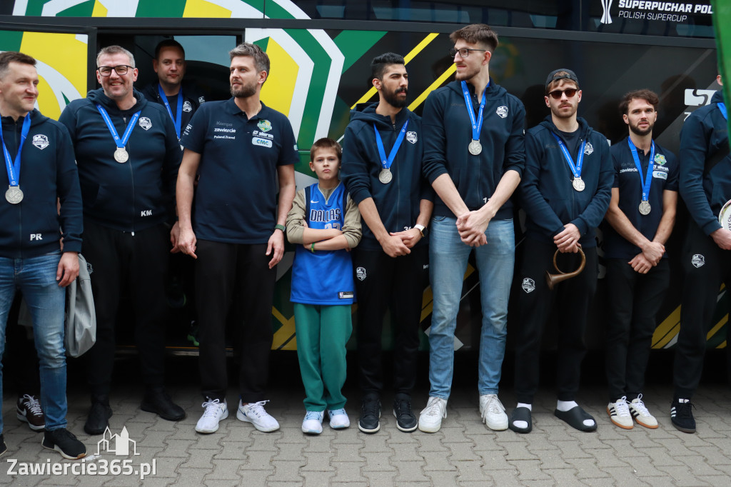 Fotorelacja: Piękne powitanie  Aluron CMC Warta Zawiercie