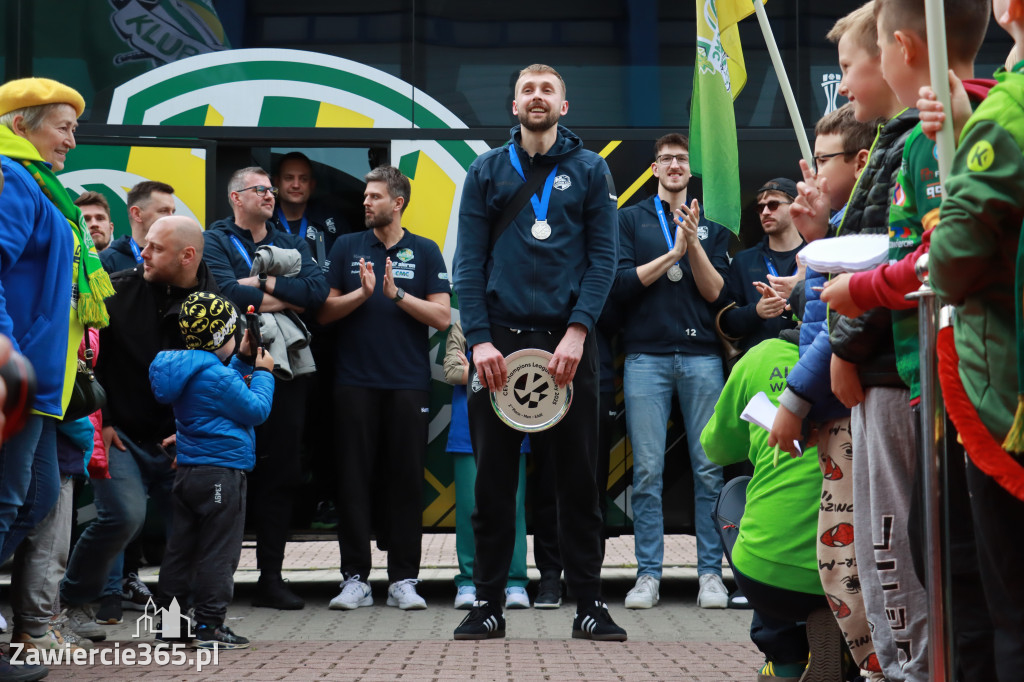 Fotorelacja: Piękne powitanie  Aluron CMC Warta Zawiercie