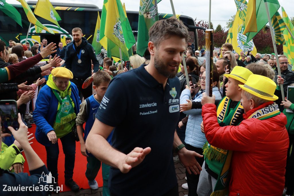 Fotorelacja: Piękne powitanie  Aluron CMC Warta Zawiercie