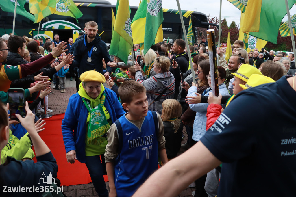 Fotorelacja: Piękne powitanie  Aluron CMC Warta Zawiercie
