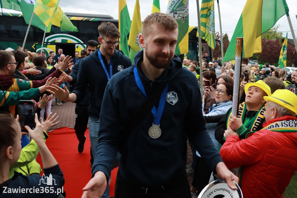 Fotorelacja: Piękne powitanie  Aluron CMC Warta Zawiercie