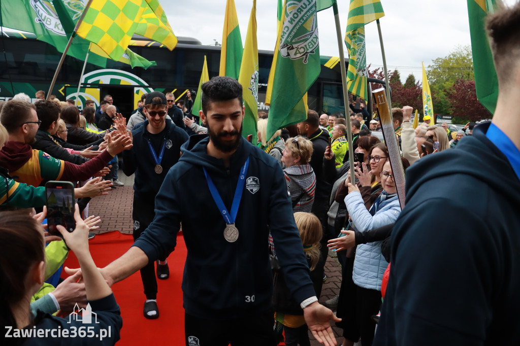 Fotorelacja: Piękne powitanie  Aluron CMC Warta Zawiercie