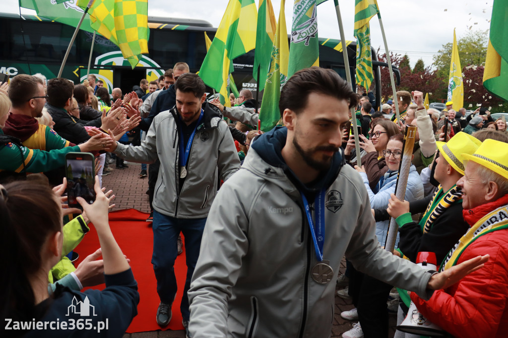 Fotorelacja: Piękne powitanie  Aluron CMC Warta Zawiercie