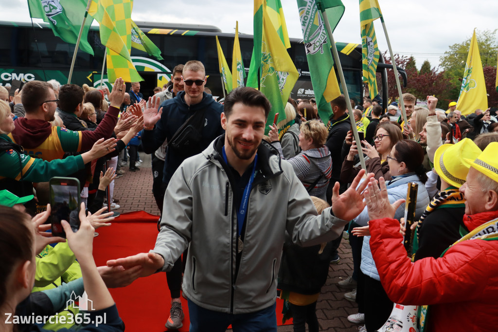 Fotorelacja: Piękne powitanie  Aluron CMC Warta Zawiercie